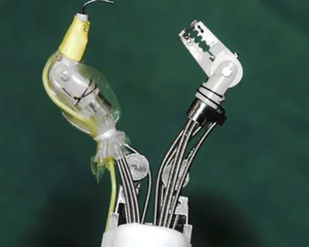 Robot "cua" giúp cắt sạch mô ung thư dạ dày