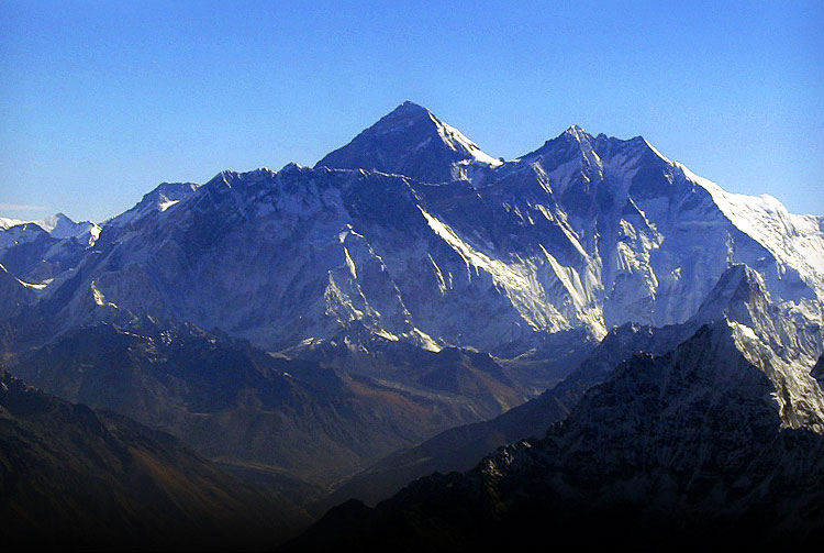 Không thể chinh phục Everest do... hết tuyết?