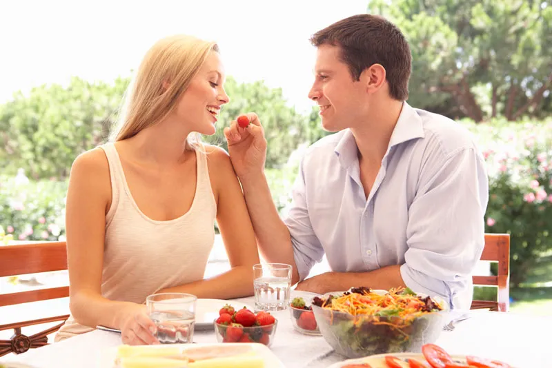 Đụng chạm khác giới khiến nàng "nóng trong người"