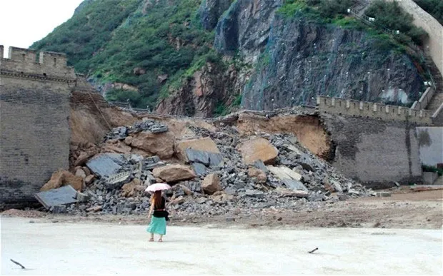Một đoạn Vạn Lý Trường Thành bị sập