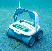 Robot làm vệ sinh cho hồ bơi