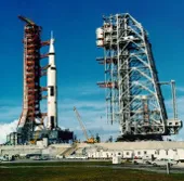 NASA rao bán thiết bị tàu vũ trụ con thoi