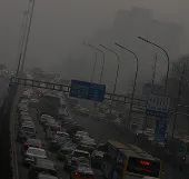 Bầu trời Trung Quốc tối sầm vì ô nhiễm