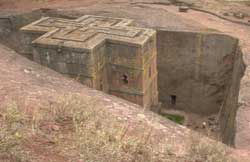 Ngôi giáo đường tạc trong đá