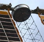 ISS hứng "đạn vũ trụ"
