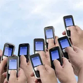 Hành vi dùng điện thoại có thể lây như dịch cúm