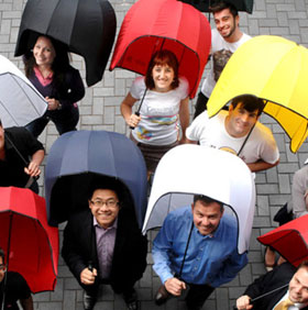 Kỳ lạ chiếc ô che mưa chịu được gió cấp 7