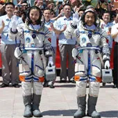 Trung Quốc đã phóng tàu vũ trụ Thần Châu 10