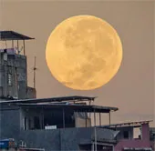 Những sự thật lạ lùng về Siêu trăng