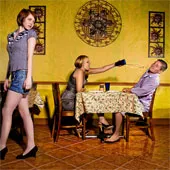 Bản năng buộc đàn ông nhìn theo gái lạ