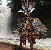 Lạ lùng tộc người giống người Việt cổ trên đảo Borneo