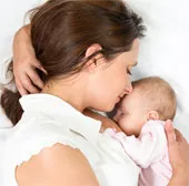 Tại sao có những phụ nữ không đủ sữa cho con bú?