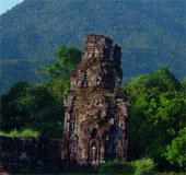 Tháp Chăm B3 Mỹ Sơn nứt và nghiêng