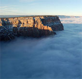 Biển sương mù phủ quanh hẻm núi Grand Canyon