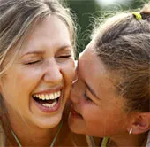 Cười chưa hẳn là "liều thuốc bổ"