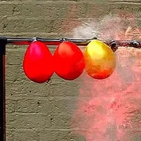 Bỏng vì bóng bay phát nổ - lý giải hiện tượng "kỳ cục"