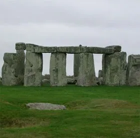 Tìm ra nguồn gốc của những khối đá xanh ở Stonehenge?