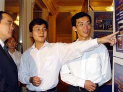 “Đất sạch” và “thu phí giao thông” đoạt giải nhất