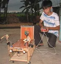 Thanh Hóa: một học sinh lớp 9 thiết kế thành công mô hình xe lăn điện