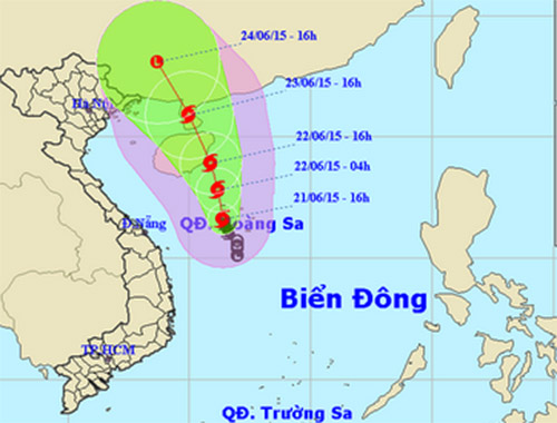 Ngư dân miền Trung chạy tránh bão