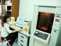 Máy điêu khắc bằng laser đầu tiên của VN