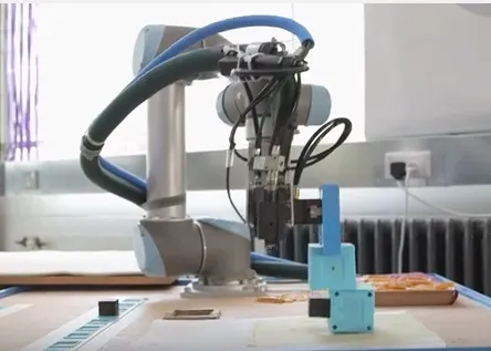 Robot biết "đẻ con" và tự tiến hóa