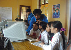 Phổ cập tin học và Internet cho 3.000 người dân nông thôn