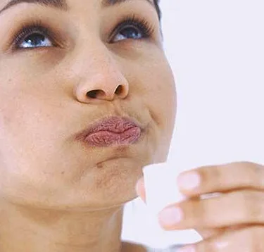 Trà xanh làm sạch răng tốt hơn cả nước súc miệng?