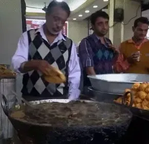 Liệu chúng ta có thể nhúng tay vào chảo dầu sôi mà không bị bỏng?