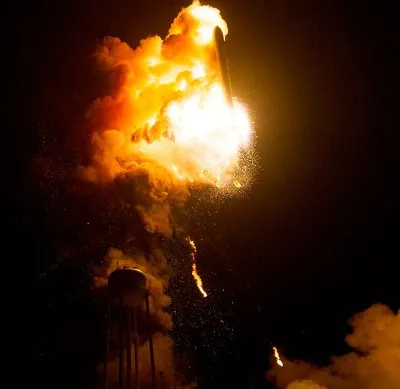NASA phát hành ảnh ghi lại vụ nổ tên lửa Antares năm ngoái