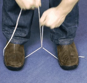 Bí kíp sinh tồn: Cách cắt dây thừng khi không có dao kéo