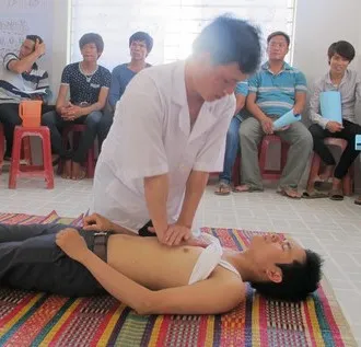 7 bước sơ cứu người bị nạn trên đường