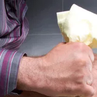 Lý giải nguyên nhân khiến bạn khó "đi cầu" mỗi khi xa nhà
