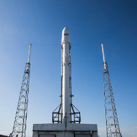 Dời lại sáng ngày 26/02 SpaceX phóng tên lửa Falcon 9 và đáp về Trái Đất