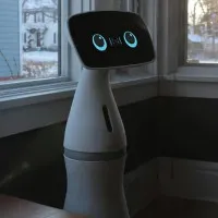 Robot thông minh giúp trông nhà