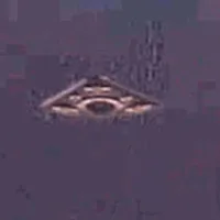 Phát hiện UFO trong ảnh chụp tàu Apollo hạ cánh trên Mặt Trăng