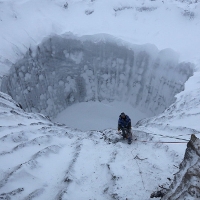 Phát hiện hố khổng lồ tại Siberia: Quả bom hẹn giờ cho Trái Đất chúng ta đã bắt đầu chạy