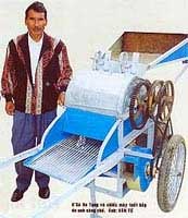 Máy tuốt bắp của người dân tộc K'Ho