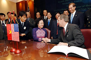 Mỹ hỗ trợ VN phòng chống cúm, HIV