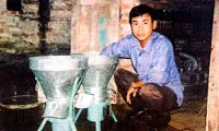 Chàng “cựu binh chân đất” và chiếc máy băm bèo