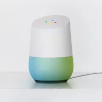 Google ra mắt Google Home, đối thủ trực tiếp của Amazon Echo