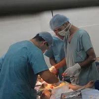Người đàn ông đột nhiên nói tiếng Pháp trôi chảy sau ca mổ não