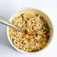 Biết 4 điều này, bạn sẽ ngừng ăn mì tôm "ngay và luôn" dù thèm đến mấy