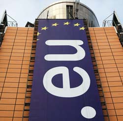 Khóa 74.000 tên miền .eu