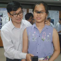 Niềm vui của người khiếm thị khi đón nhận "mắt thần"