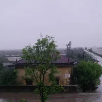 Vào thủ đô Hà Nội, bão suy yếu thành áp thấp nhiệt đới