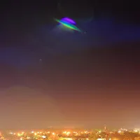 Cận cảnh UFO đa sắc cực lạ ở Pháp