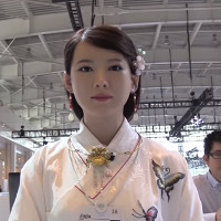 Video: Thiếu nữ robot cử động, trò chuyện như người thật