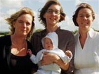 Em bé có “3 mẹ” ra đời