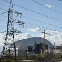 Chụp khối thép khổng lồ nặng 36 nghìn tấn lên lò phản ứng nguyên tử Chernobyl